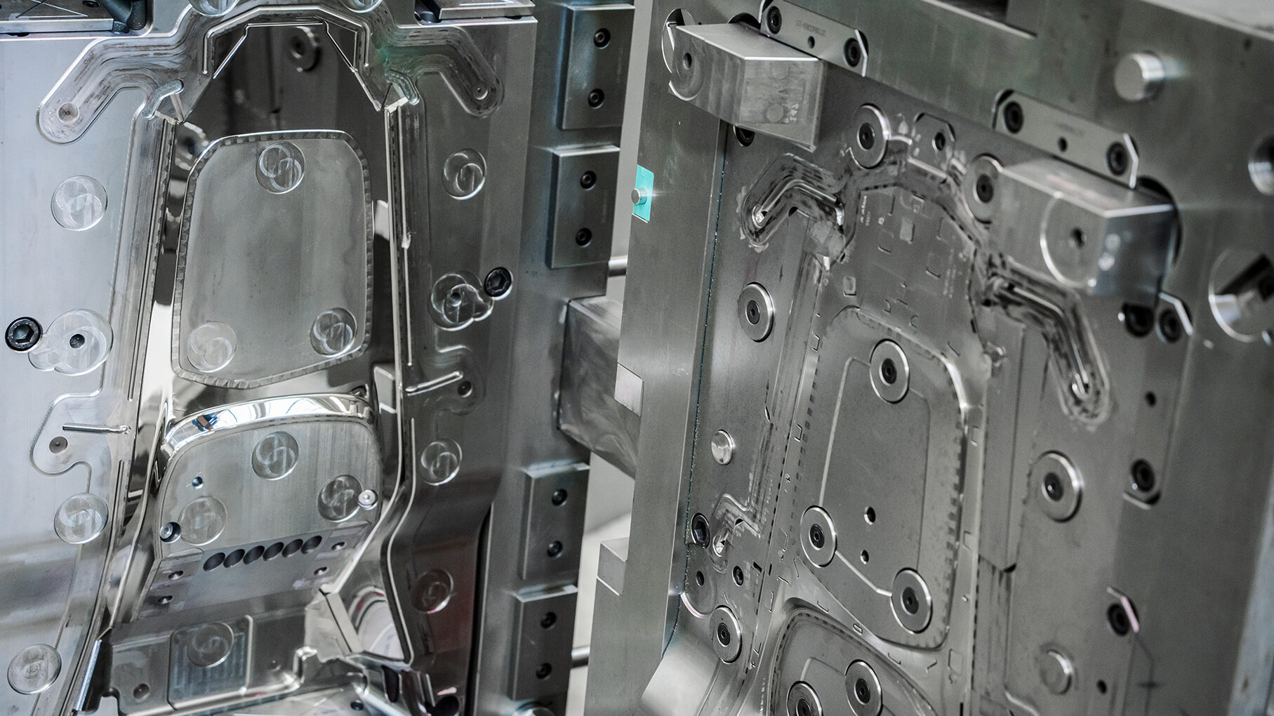 Toolmaking Toolmaking plastic injection moulding